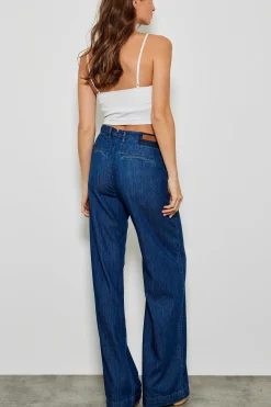 131 Leika Jeans Large