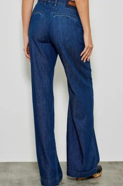 131 Leika Jeans Large