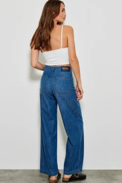 657 Lucia Jeans Large