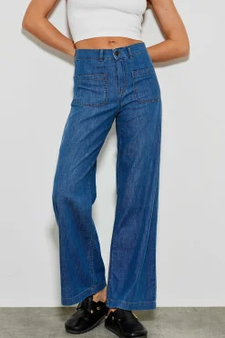 657 Lucia Jeans Large