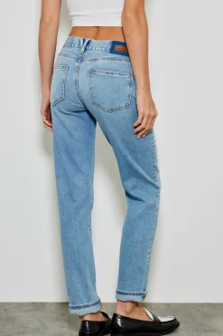 702 Tara Jeans Boyfit